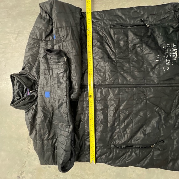 Patagonia Men's Black Puffer Jacket - Picture 4 of 10